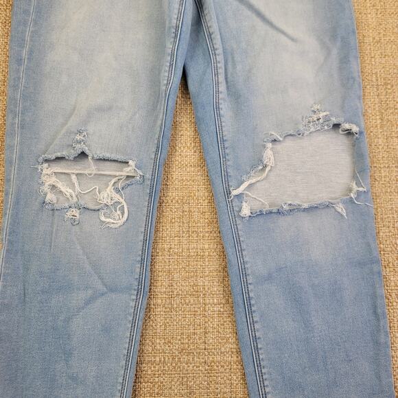 American Eagle Outfitters Light Blue High Rise Jeans - Picture 2 of 12